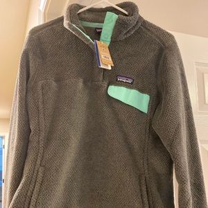 Patagonia grey with green trim pullover NWT! Large